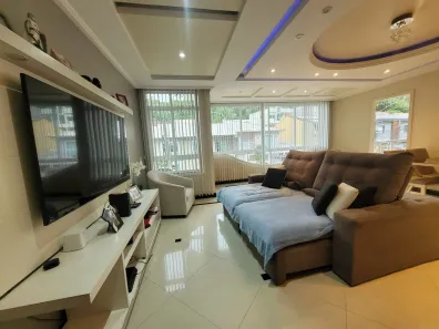 Casa com 4 Quartos à venda, 236m² no Vila Valqueire, Rio de Janeiro