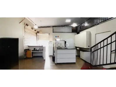 Ponto Comercial para alugar, 140m² no Centro, Uberlândia