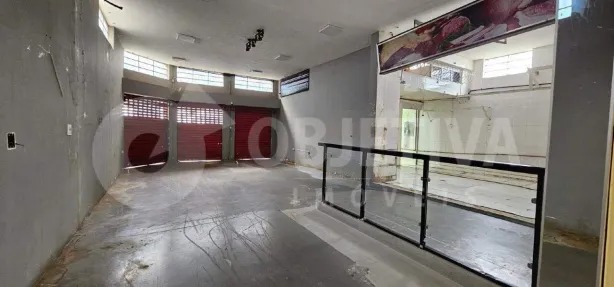 Ponto Comercial para alugar, 300m² no Umuarama, Uberlândia