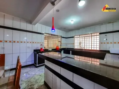 Casa com 1 Quarto à venda, 171m² no Davanuze, Divinópolis