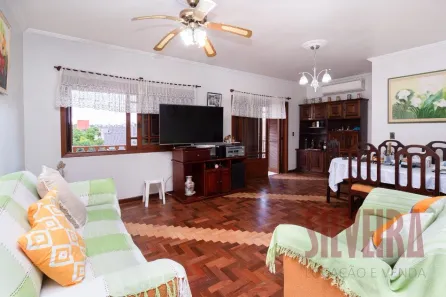 Casa com 3 Quartos à venda, 390m² no São João, Porto Alegre
