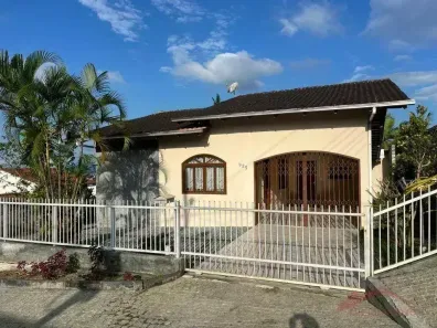Casa com 3 Quartos à venda, 182m² no Iririú, Joinville