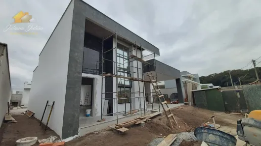 Casa com 3 Quartos à venda, 224m² no Extensão do Bosque, Rio das Ostras