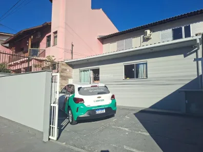 Casa com 2 Quartos para alugar, 67m² no Forquilhinha, São José