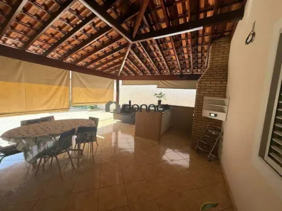 Casa com 3 Quartos à venda, 234m² no Nossa Senhora da Abadia, Uberaba