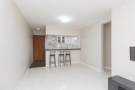 Apartamento com 3 Quartos para alugar, 74m² no Chácara das Pedras, Porto Alegre