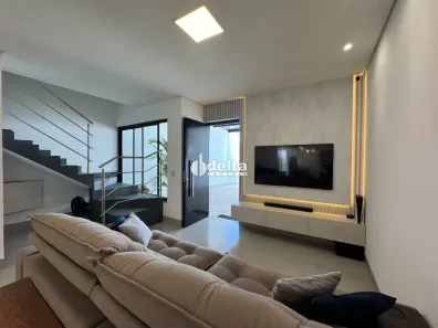 Casa com 3 Quartos à venda, 130m² no Novo Mundo, Uberlândia