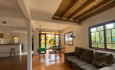 Casa com 2 Quartos para alugar, 130m² no Rio Tavares, Florianópolis