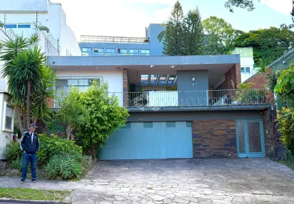 Casa com 3 Quartos à venda, 337m² no Três Figueiras, Porto Alegre