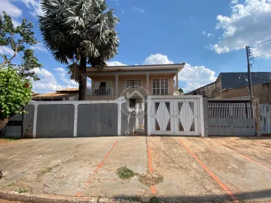 Sobrado com 4 Quartos à venda, 270m² no Jardim Jacy, Campo Grande