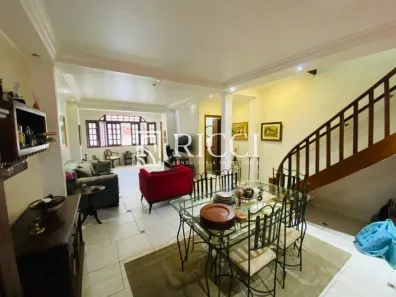 Sobrado com 4 Quartos à venda, 146m² no Gonzaga, Santos