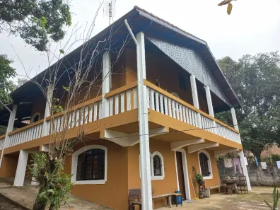 Fazenda/Sítio com 3 Quartos à venda, 220m² no Bom Jardim I, Guaratinguetá