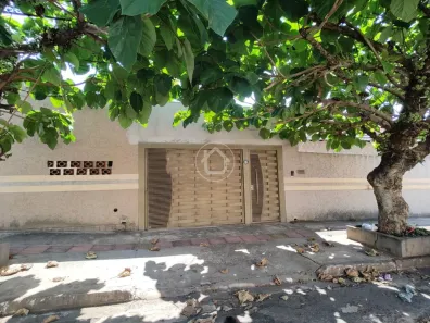 Casa com 3 Quartos à venda, 256m² no Vila Taquarussu, Campo Grande