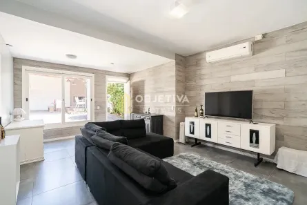 Casa com 3 Quartos para alugar, 130m² no Três Figueiras, Porto Alegre