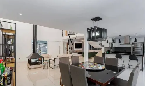 Sobrado com 3 Quartos à venda, 389m² no Uberaba, Curitiba