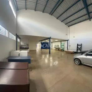 Galpão/Depósito/Armazém para alugar, 321m² no Novo Mundo, Uberlândia