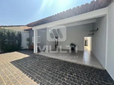 Casa com 3 Quartos à venda, 170m² no Jardim Karaíba, Uberlândia