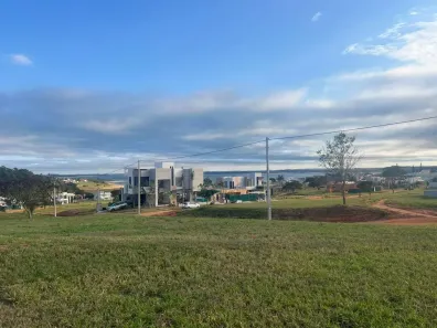 Lote/Terreno à venda, 450m² no Condomínio Riviera de Santa Cristina XIII, Paranapanema