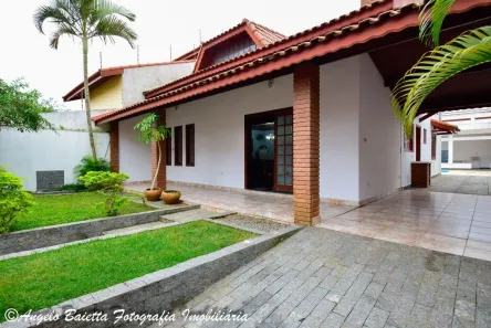 Sobrado com 4 Quartos à venda, 286m² no Bal Stella Maris, Peruíbe