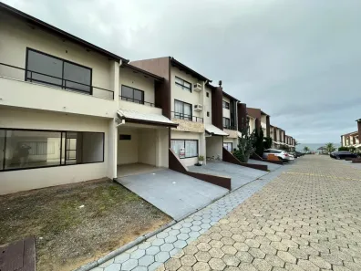 Sobrado com 3 Quartos à venda, 240m² no Itajuba, Barra Velha