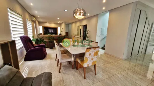 Sobrado com 4 Quartos à venda, 380m² no Piracangaguá, Taubaté