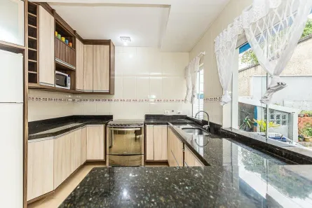 Casa de Condomínio com 3 Quartos à venda, 250m² no Santa Cândida, Curitiba