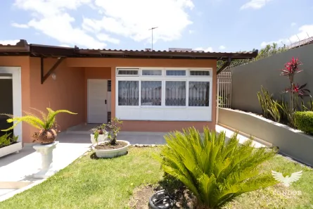 Casa com 4 Quartos para alugar, 237m² no São Braz, Curitiba