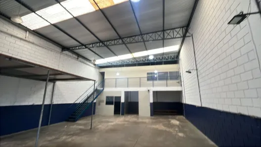 Galpão/Depósito/Armazém para alugar, 220m² no Parque do Estado II, Mogi Mirim