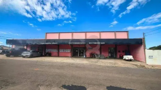 Galpão/Depósito/Armazém para venda ou aluguel, 695m² no Leonor, Londrina