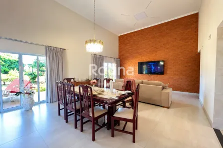 Casa de Condomínio com 3 Quartos à venda, 550m² no Tocantins, Uberlândia