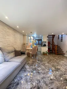 Sobrado com 3 Quartos à venda, 118m² no Vila Monte Carlo, Cachoeirinha