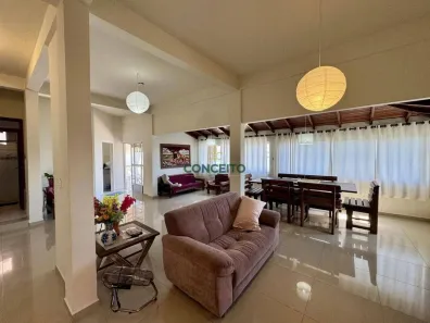 Casa com 3 Quartos para alugar, 293m² no José Mendes, Florianópolis