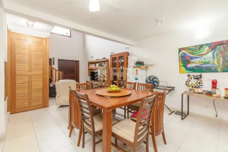 Sobrado com 4 Quartos à venda, 159m² no Centro, Matinhos