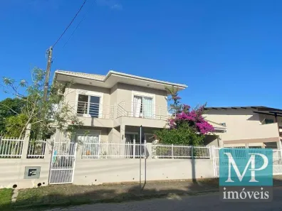 Sobrado com 4 Quartos à venda, 270m² no Armação, Penha