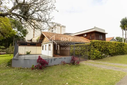 Casa com 3 Quartos para alugar, 180m² no Bacacheri, Curitiba