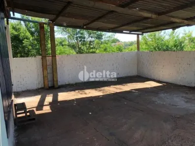Ponto Comercial para alugar, 500m² no Dona Zulmira, Uberlândia