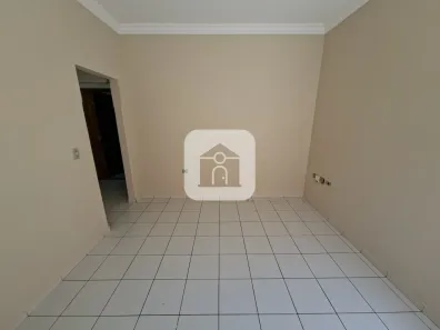 Casa com 2 Quartos para alugar, 63m² no Marta Helena, Uberlândia