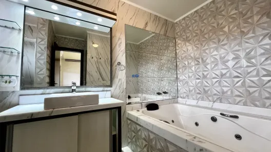 Sobrado com 6 Quartos à venda, 287m² no Jardim das Américas, Curitiba