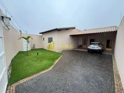 Casa com 3 Quartos para alugar, 200m² no Alto Umuarama, Uberlândia