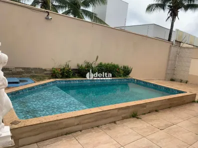 Casa com 3 Quartos à venda, 199m² no Jardim Karaíba, Uberlândia