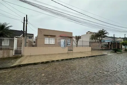 Casa com 3 Quartos à venda, 180m² no Tomazetti, Santa Maria
