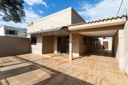 Casa com 3 Quartos para alugar, 130m² no Setor Urias Magalhães, Goiânia