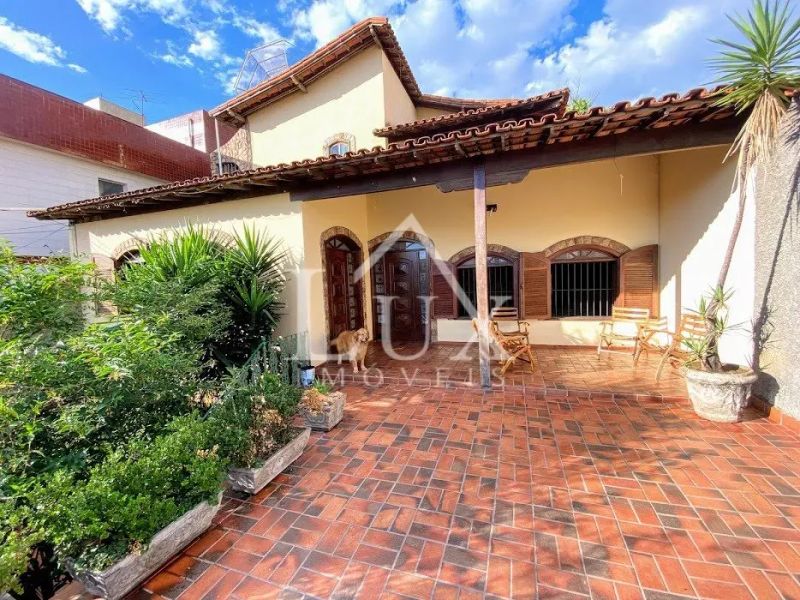 Casa com 4 quartos — Paquetá, Belo Horizonte