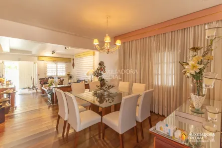 Casa com 3 Quartos à venda, 295m² no Chácara das Pedras, Porto Alegre