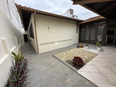 Casa com 3 Quartos à venda, 188m² no Capoeiras, Florianópolis
