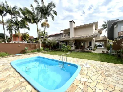 Casa com 5 Quartos à venda, 258m² no Santo Antônio, Joinville