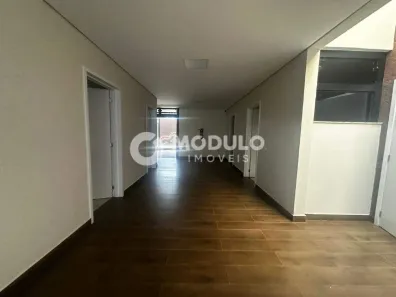 Prédio Comercial para alugar, 220m² no Lídice, Uberlândia