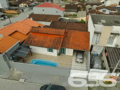 Casa com 3 Quartos à venda, 90m² no Adhemar Garcia, Joinville