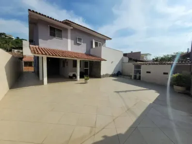 Casa com 5 Quartos à venda, 218m² no Piratininga, Niterói
