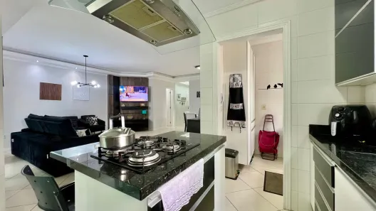 Apartamento com 3 Quartos para alugar, 130m² no Meia Praia, Itapema